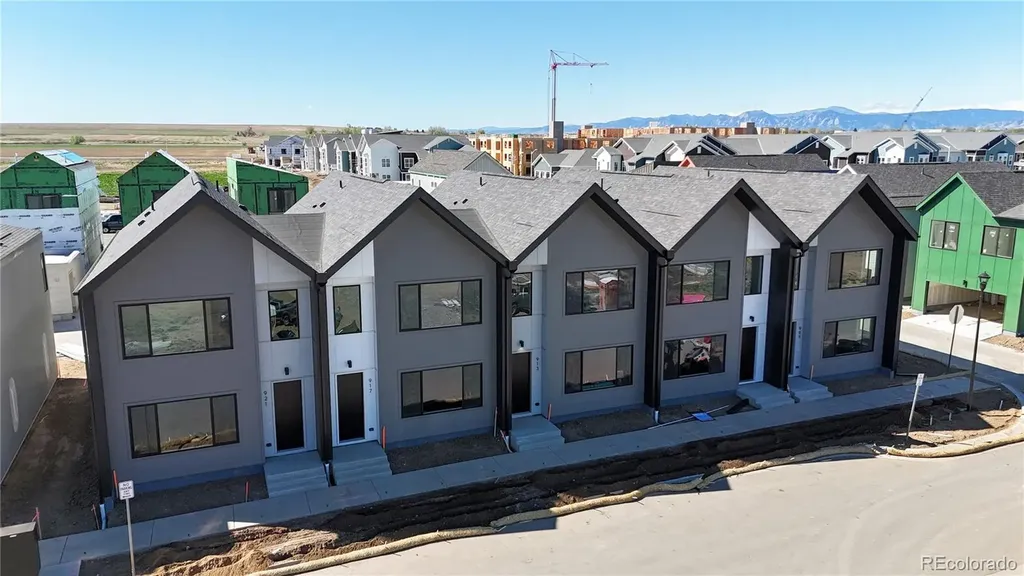 933 Edge Circle Longmont CO 80501