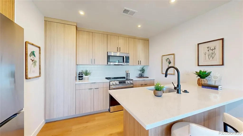 933 Edge Circle Longmont CO 80501