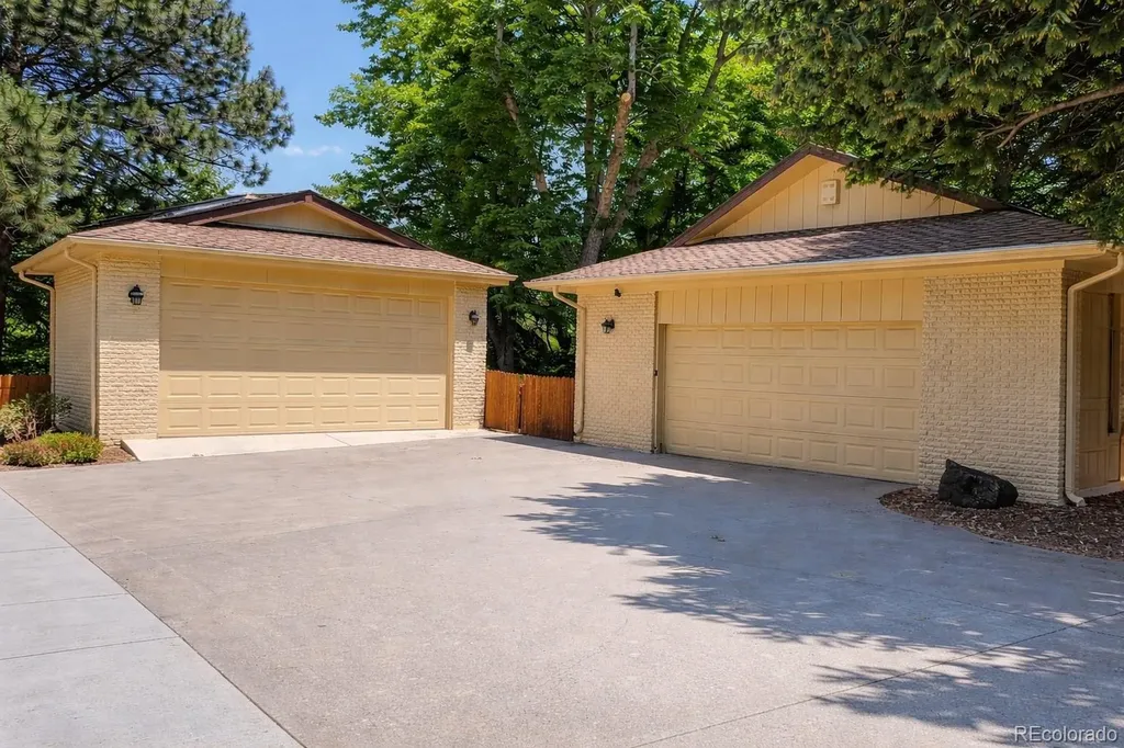 2429 S Chase Lane Lakewood CO 80227
