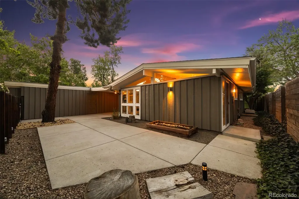 2550 S Newton Street Denver CO 80219