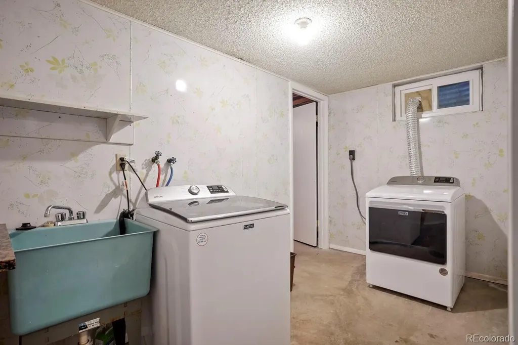 1743 S Dover Way Lakewood CO 80232