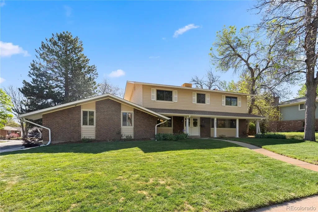 6852 S Spotswood Street Littleton CO 80120