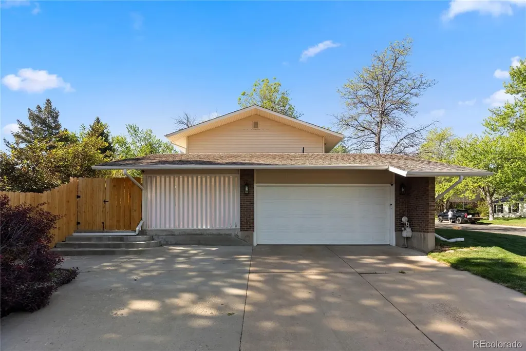 6852 S Spotswood Street Littleton CO 80120