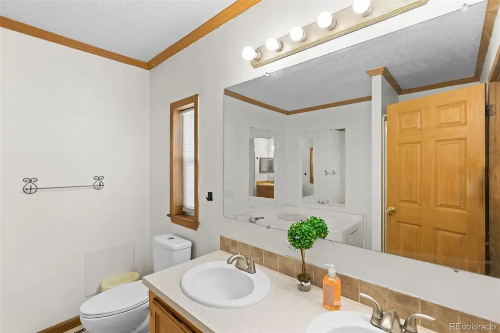 5690 W Bryant Street Denver CO 80221