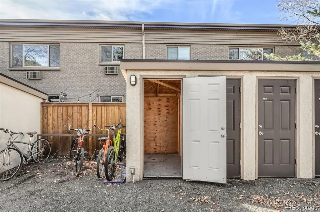 2460 W Caithness Place Denver CO 80211