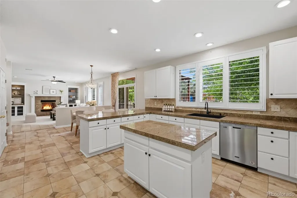 5498 S Helena Street Aurora CO 80015