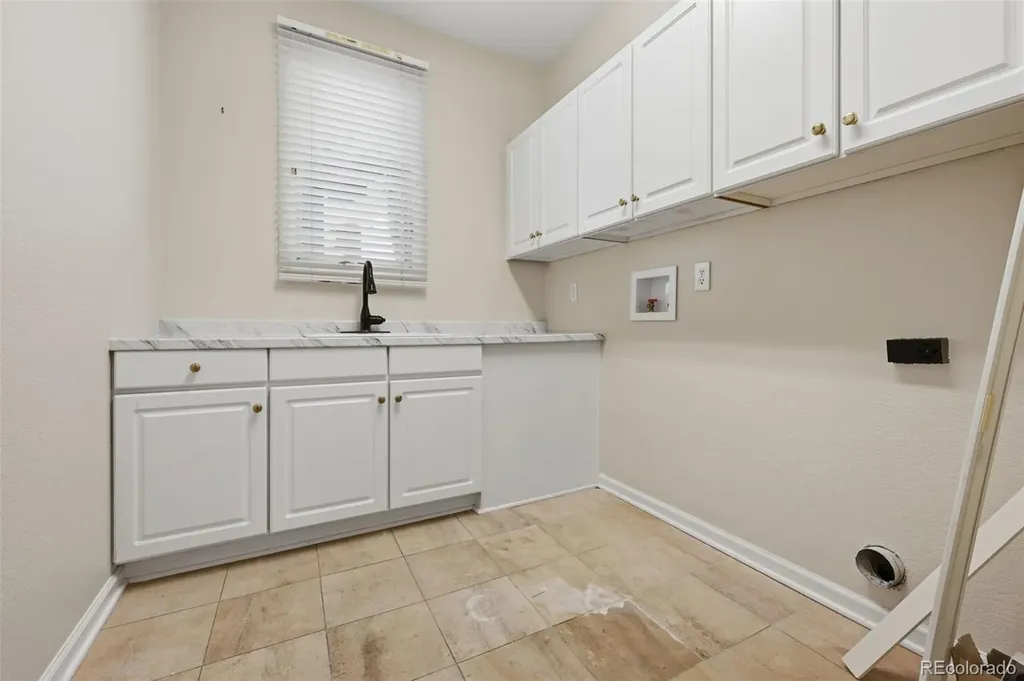 5498 S Helena Street Aurora CO 80015