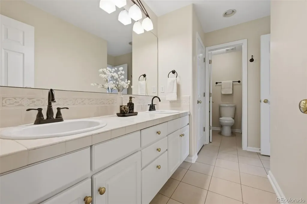 5498 S Helena Street Aurora CO 80015