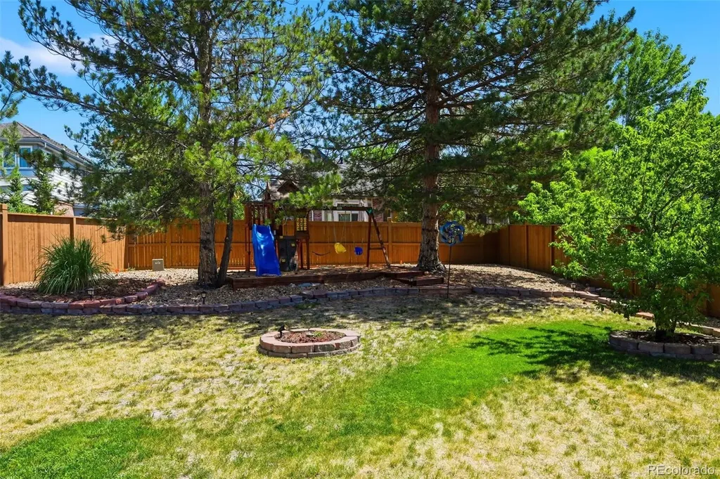 5498 S Helena Street Aurora CO 80015