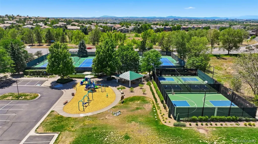 5498 S Helena Street Aurora CO 80015
