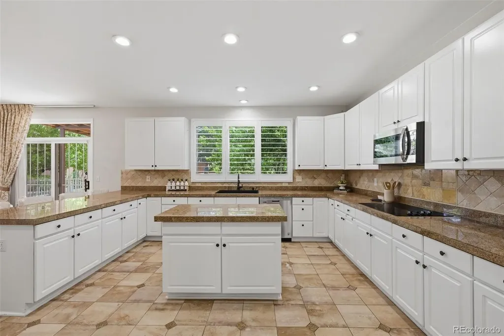 5498 S Helena Street Aurora CO 80015