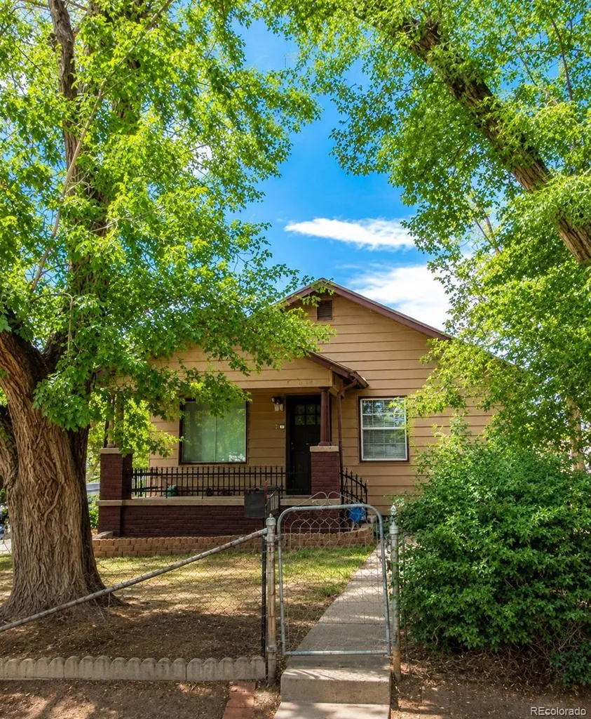 1729 E Abriendo Avenue Pueblo CO 81004