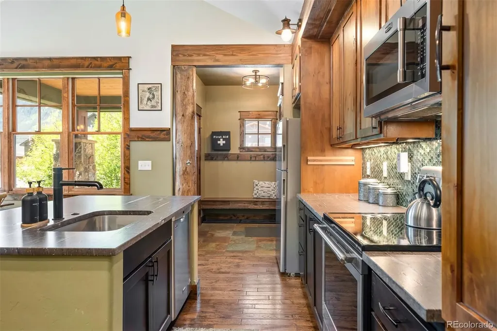 909 Park Avenue Grand Lake CO 80447