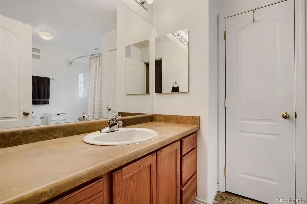 3261 S Uravan Court Aurora CO 80013