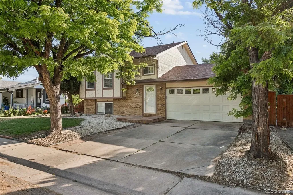 993 S Oakland Court Aurora CO 80012