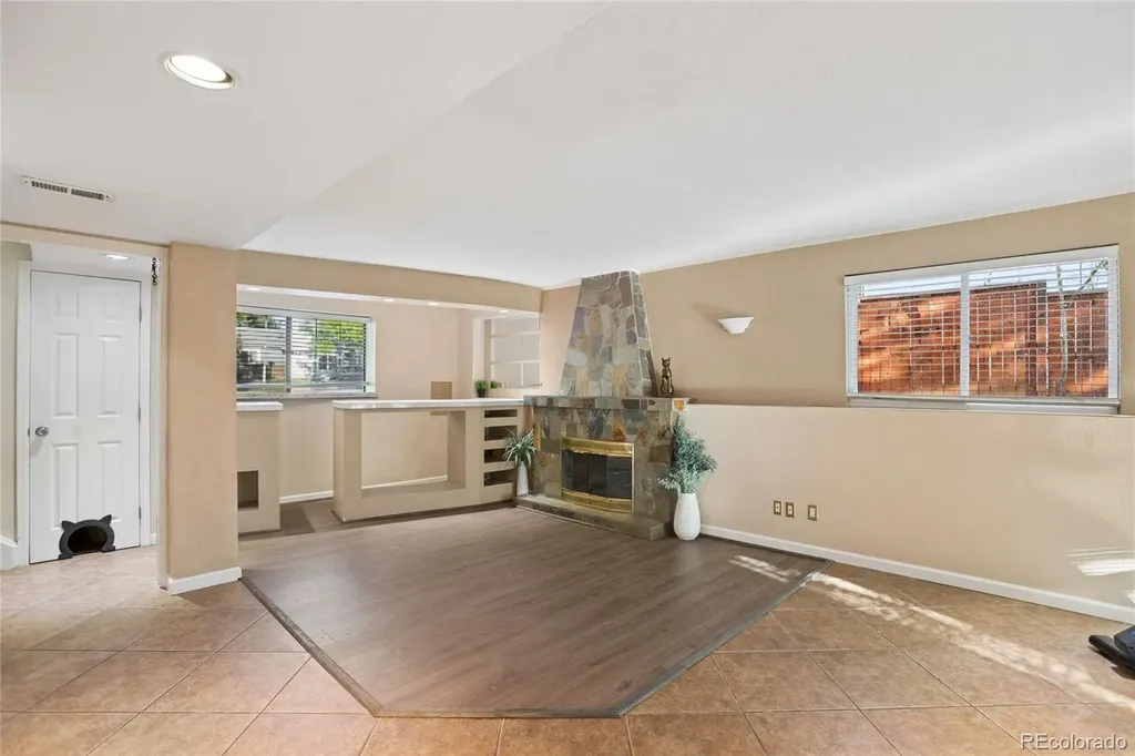 993 S Oakland Court Aurora CO 80012