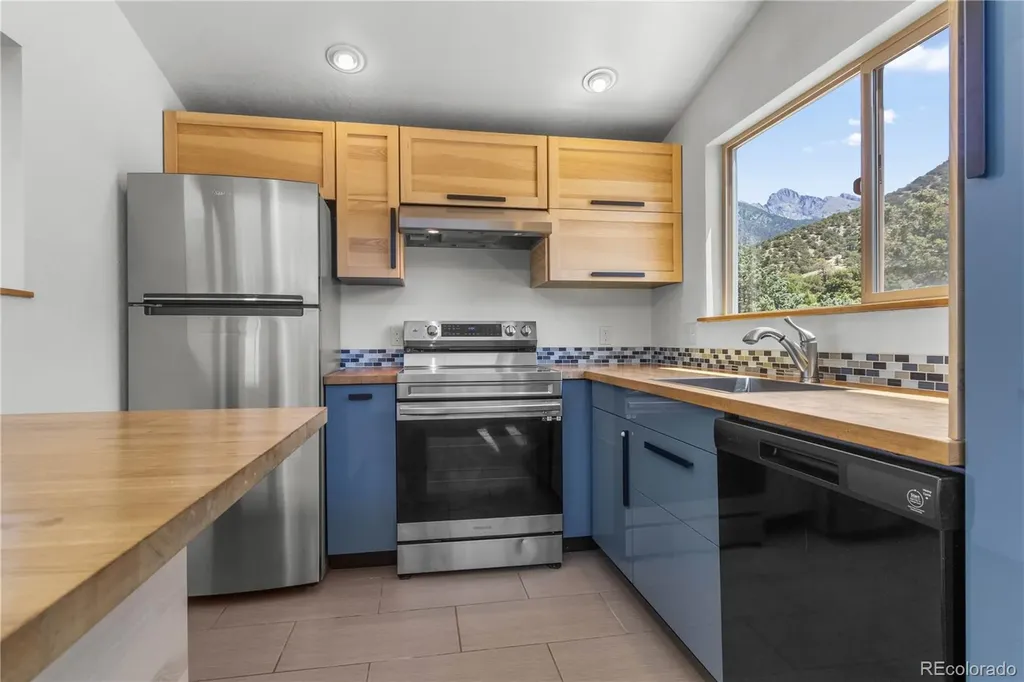 4375 E Twinview Overlook Crestone CO 81131