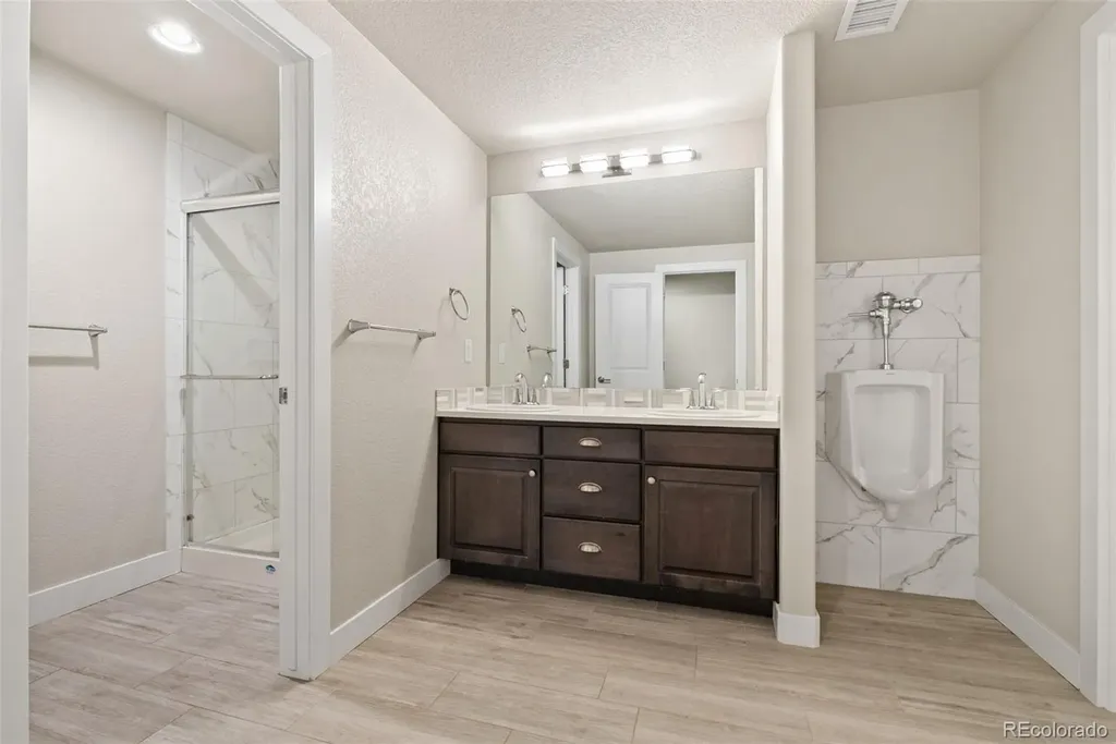 27620 E Lakeview Drive Aurora CO 80016