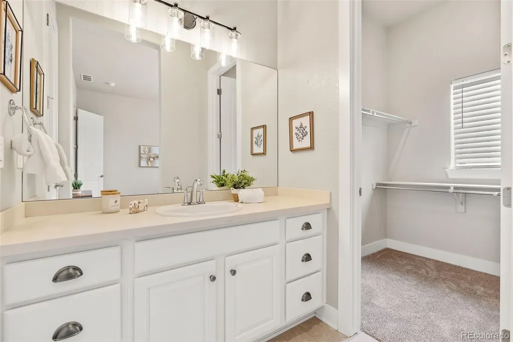 27620 E Lakeview Drive Aurora CO 80016