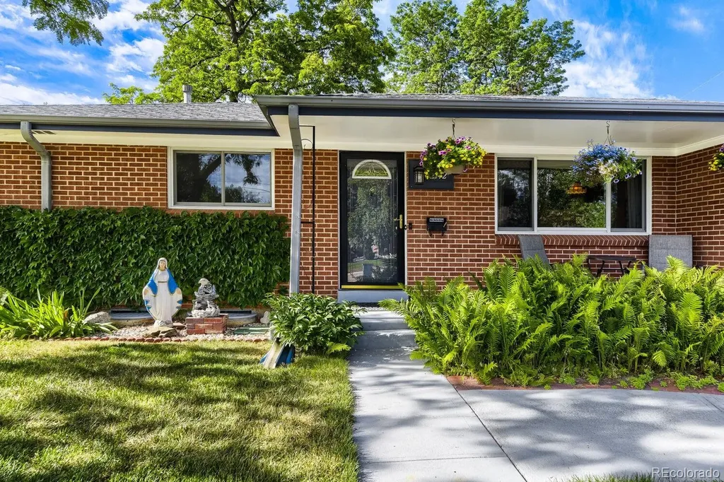12142 W 60th Place Arvada CO 80004