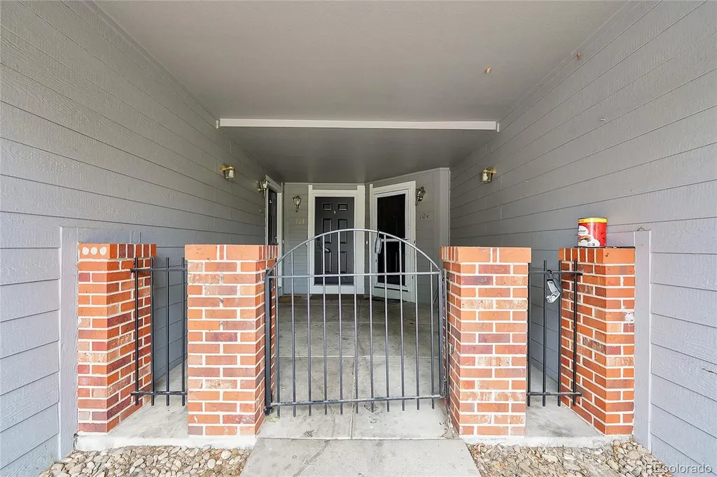 1308 S Danube Way Aurora CO 80017
