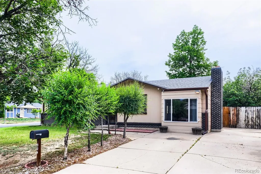 904 S Macon Street Aurora CO 80012