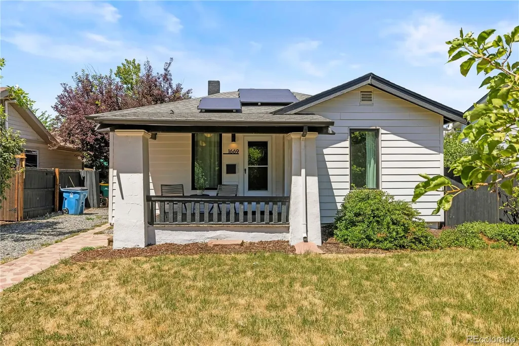 1669 Dallas Street Aurora CO 80010