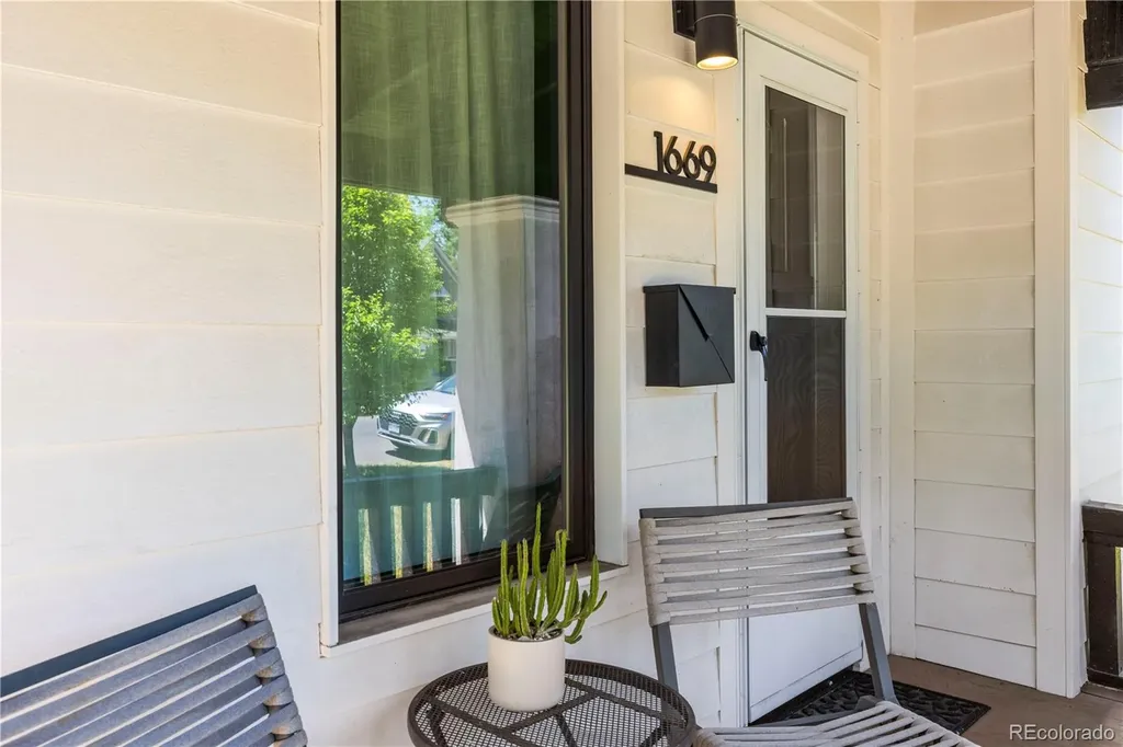 1669 Dallas Street Aurora CO 80010