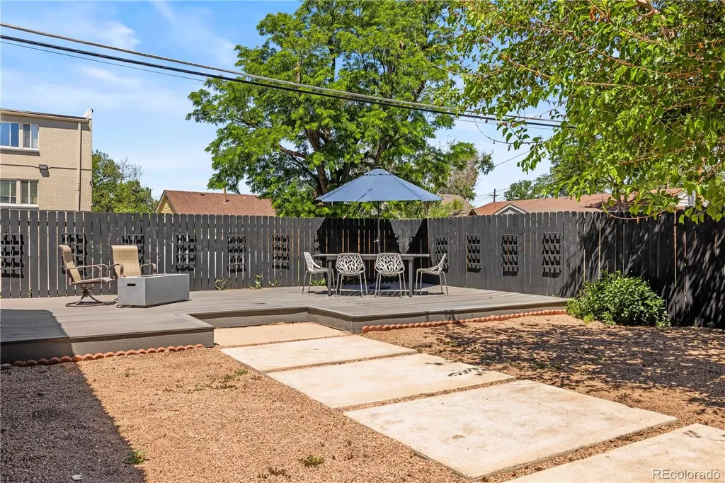 1669 Dallas Street Aurora CO 80010