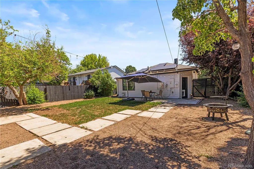 1669 Dallas Street Aurora CO 80010
