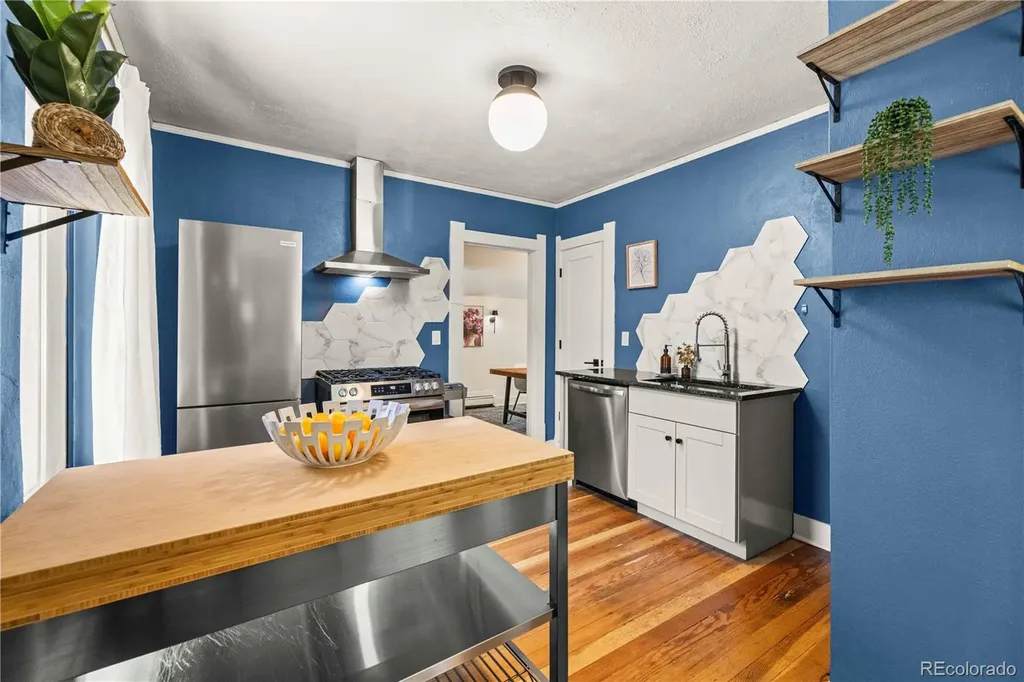 1669 Dallas Street Aurora CO 80010
