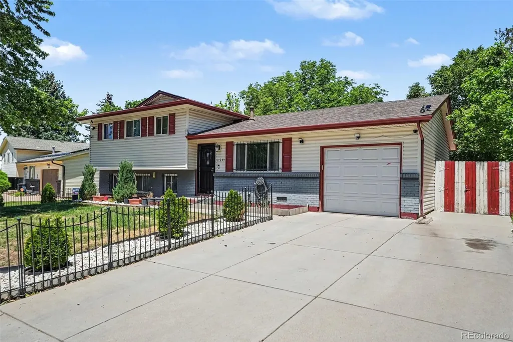 11239 E Center Avenue Aurora CO 80012