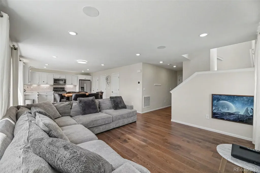 871 N Waterloo Circle Aurora CO 80018