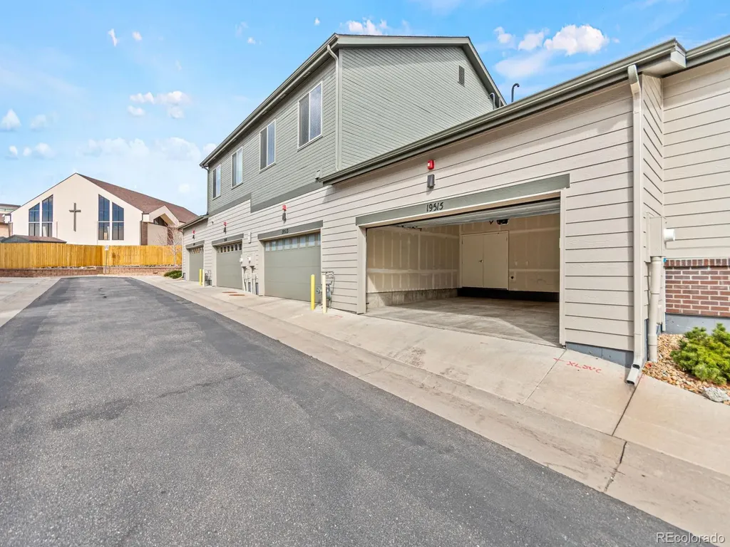 19515 E Sunset Circle Centennial CO 80015
