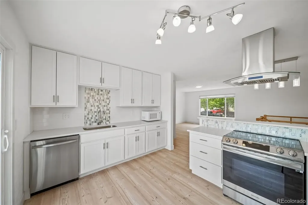 15989 E 18th Place Aurora CO 80011