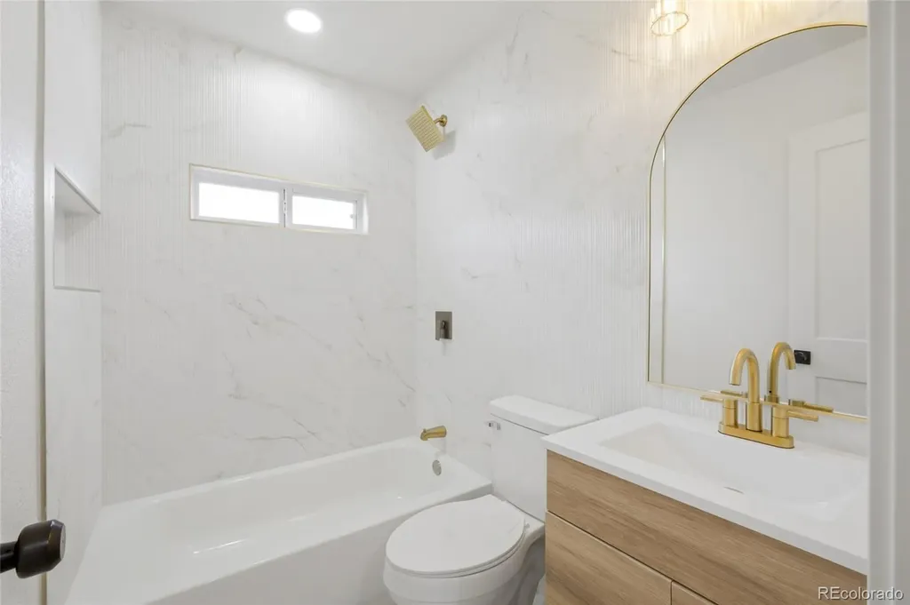 7464 W Louisiana Avenue Lakewood CO 80232