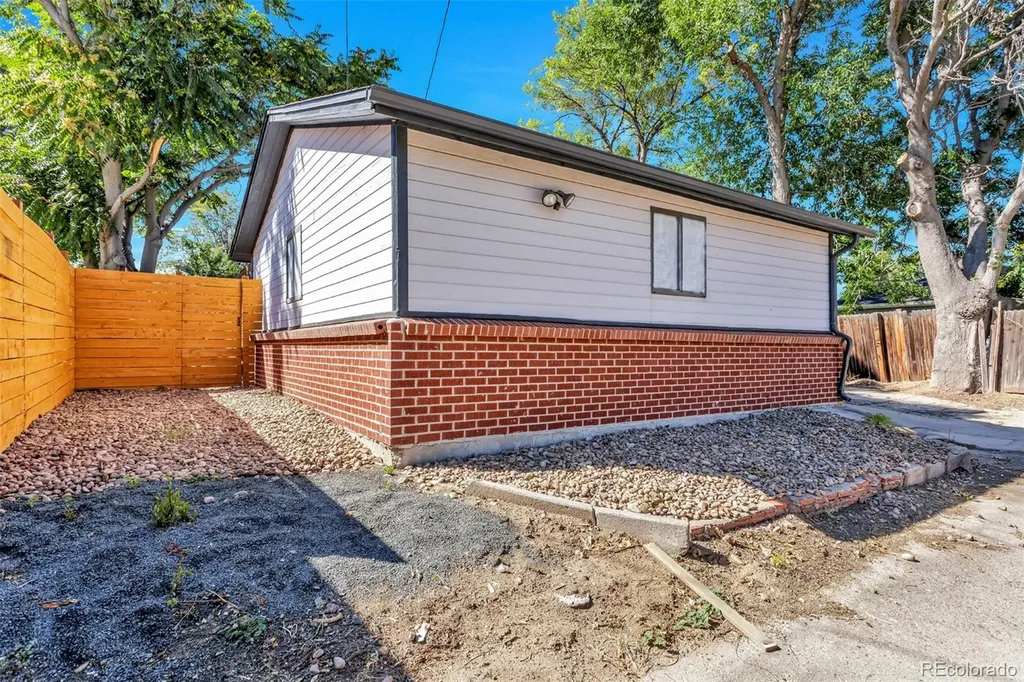 2960 Poplar Street Denver CO 80207