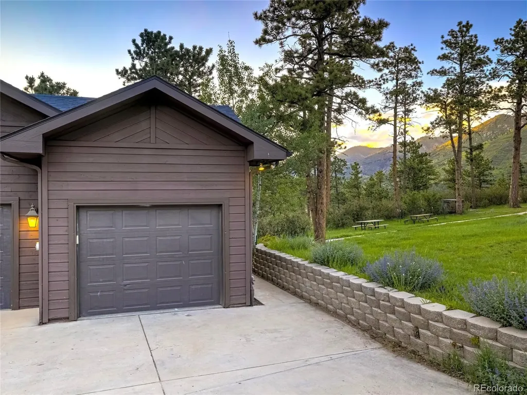 4660 Hagerman Avenue Cascade CO 80809