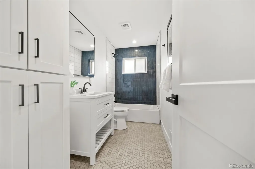 6769 S Foresthill Street Littleton CO 80120