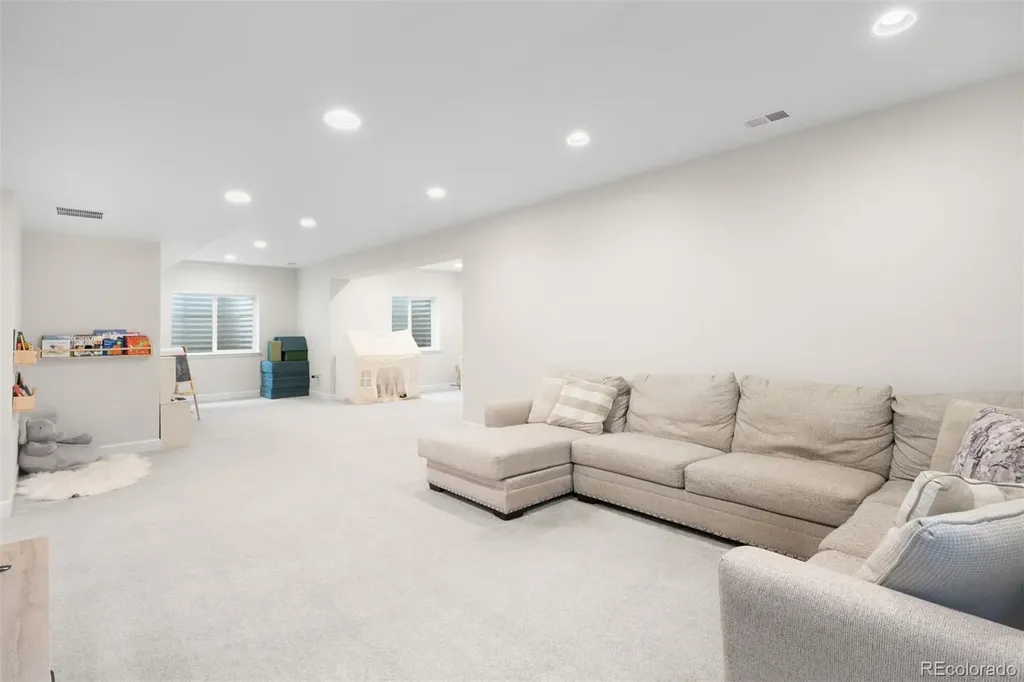 8927 Swan River Street Littleton CO 80125