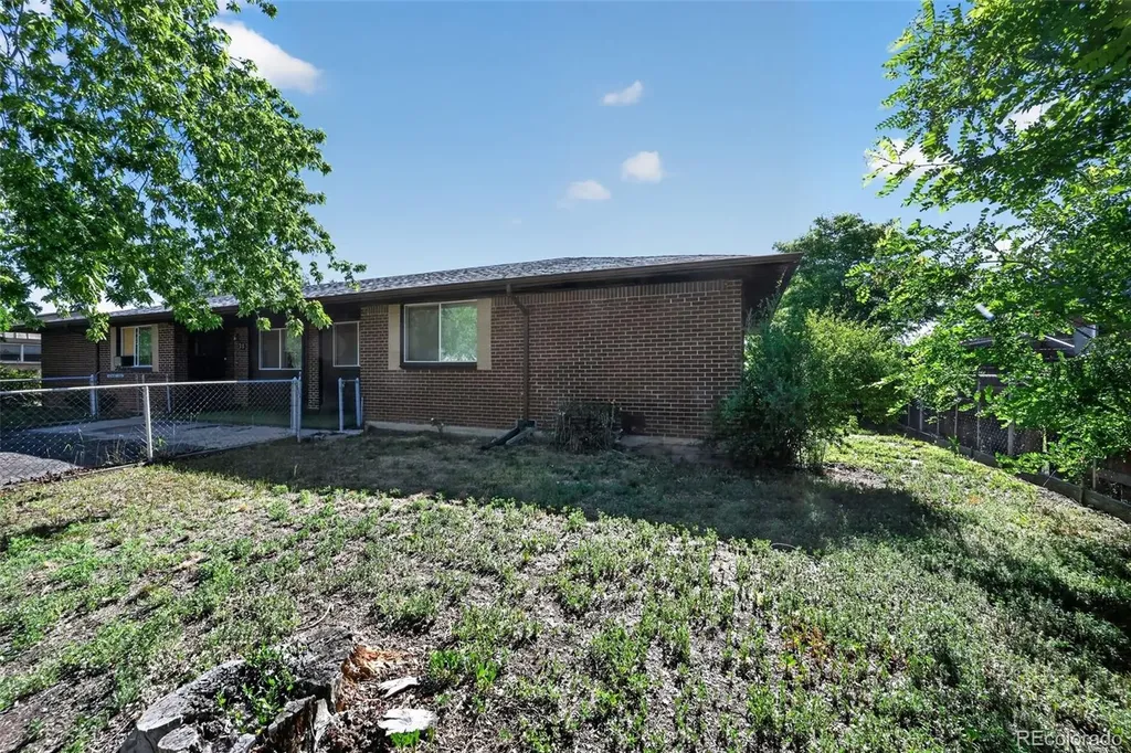 26 Newland Court Denver CO 80226
