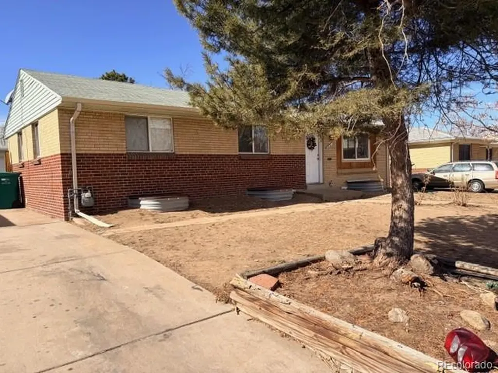 517 Florence Street Aurora CO 80010