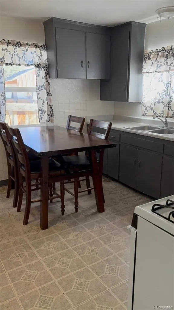 728 Emporia Street Aurora CO 80010
