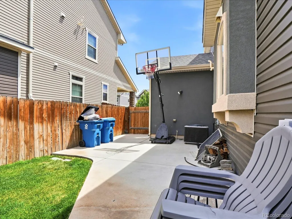 10739 Worchester Way Commerce City CO 80022