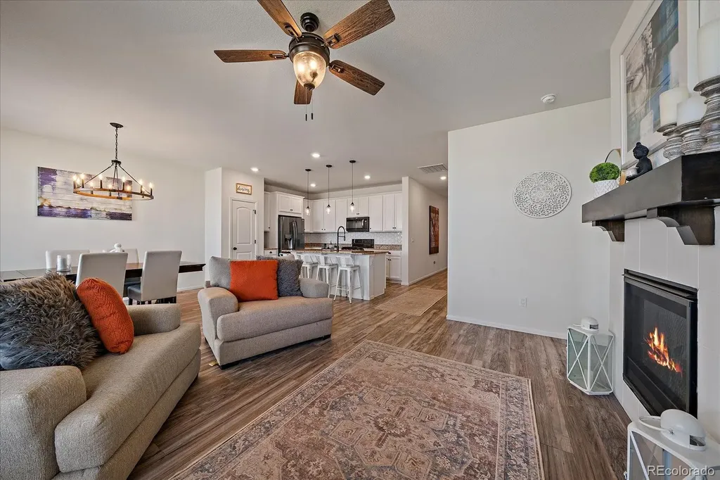 849 N Vandriver Way Aurora CO 80018