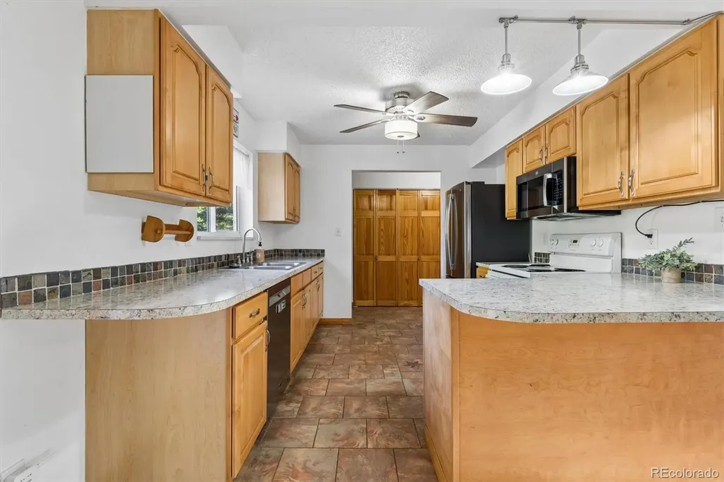38 Elliot Lane Golden CO 80403