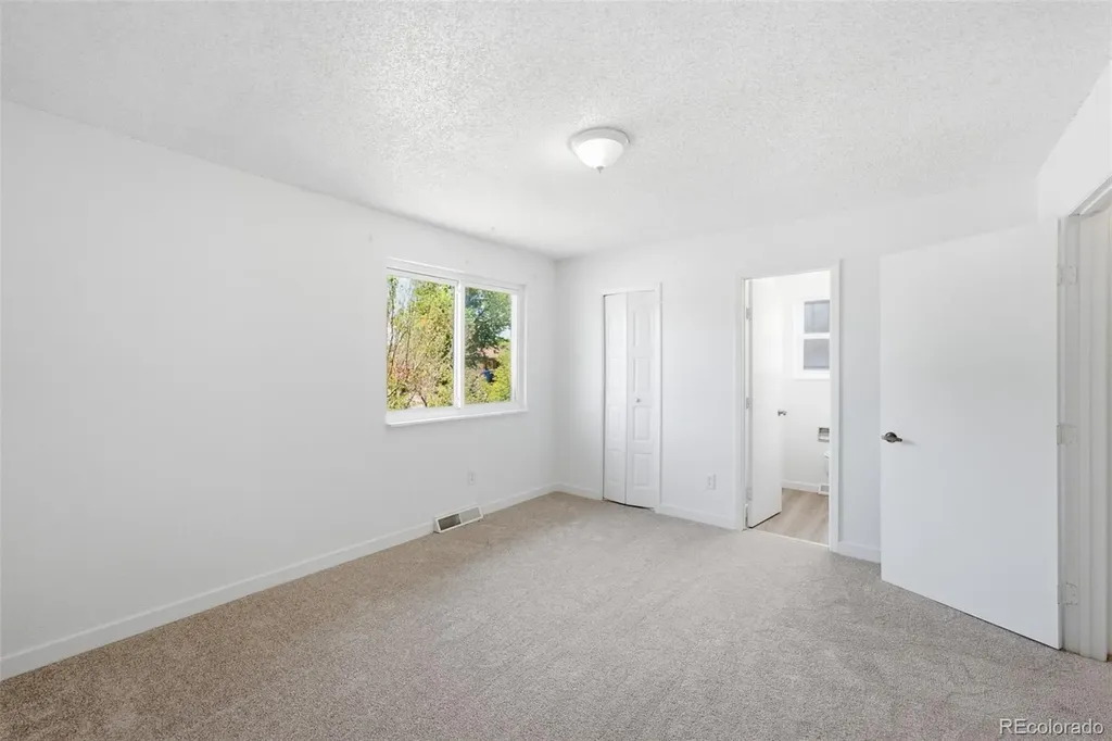 745 Mobile Street Aurora CO 80011