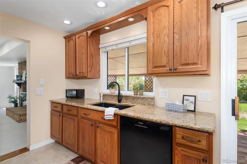 2316 S Dawson Way Aurora CO 80014