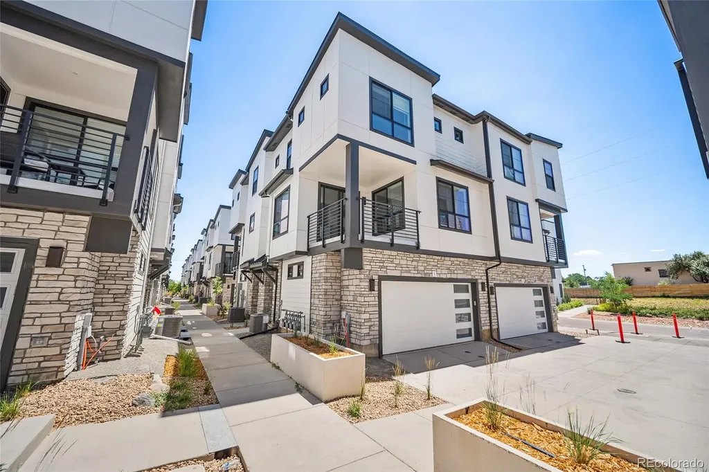 2060 S Holly Street Denver CO 80222