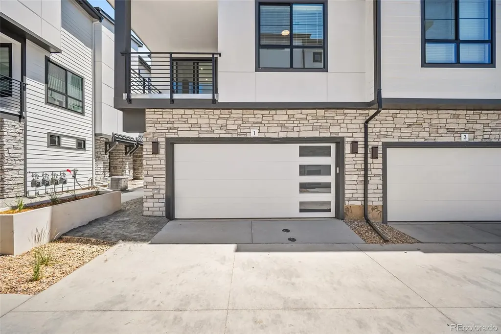 2060 S Holly Street Denver CO 80222